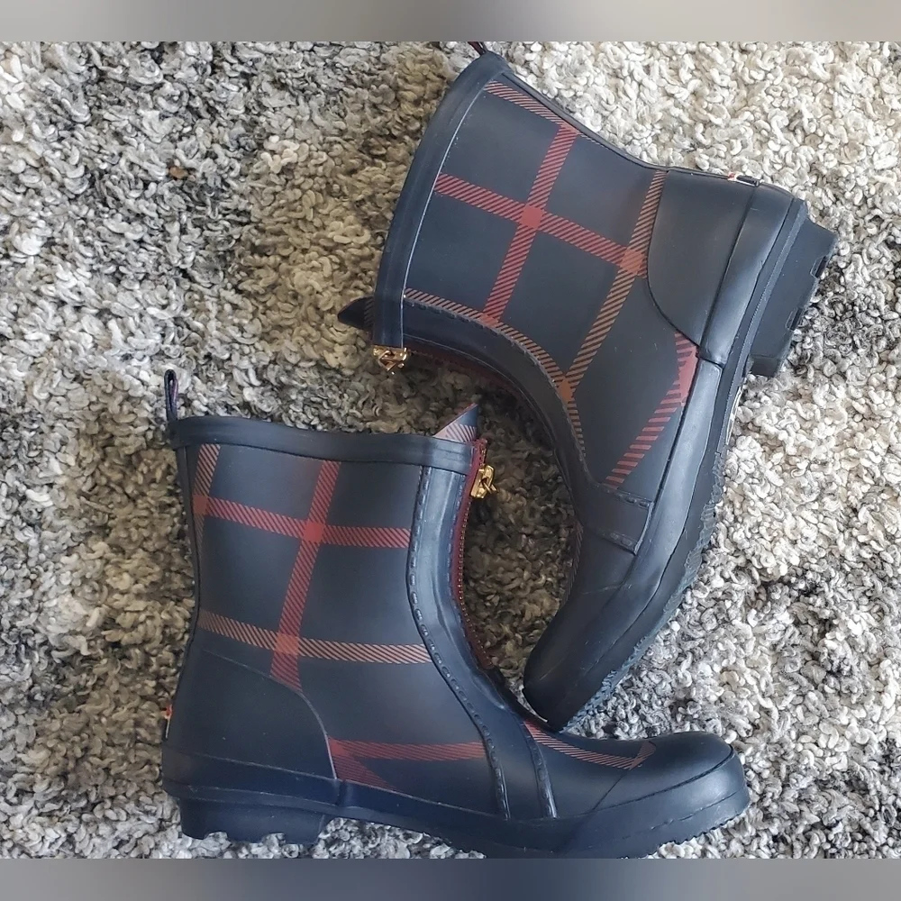 Tommy Hilfiger TWRYANN2 Rain Boots Green Blue Plaid Front Zip‎ Womens Size 9